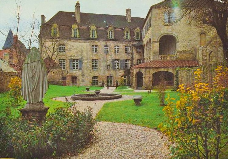 statue de Sainte Claire_Abbaye-Sainte-Claire_sarlat