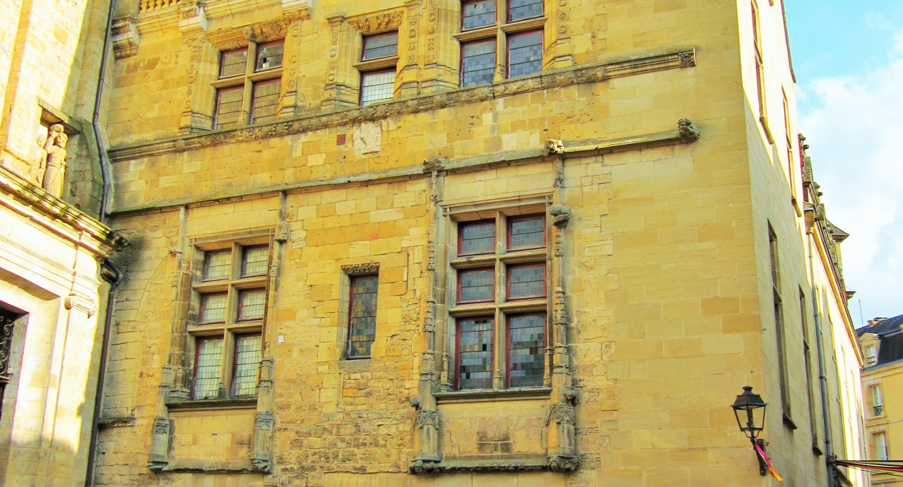 Ancien_évêché_sarlat_la_caneda_dordogne_perigord