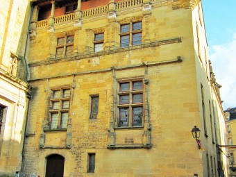 Ancien_évêché_sarlat_la_caneda_dordogne_perigord