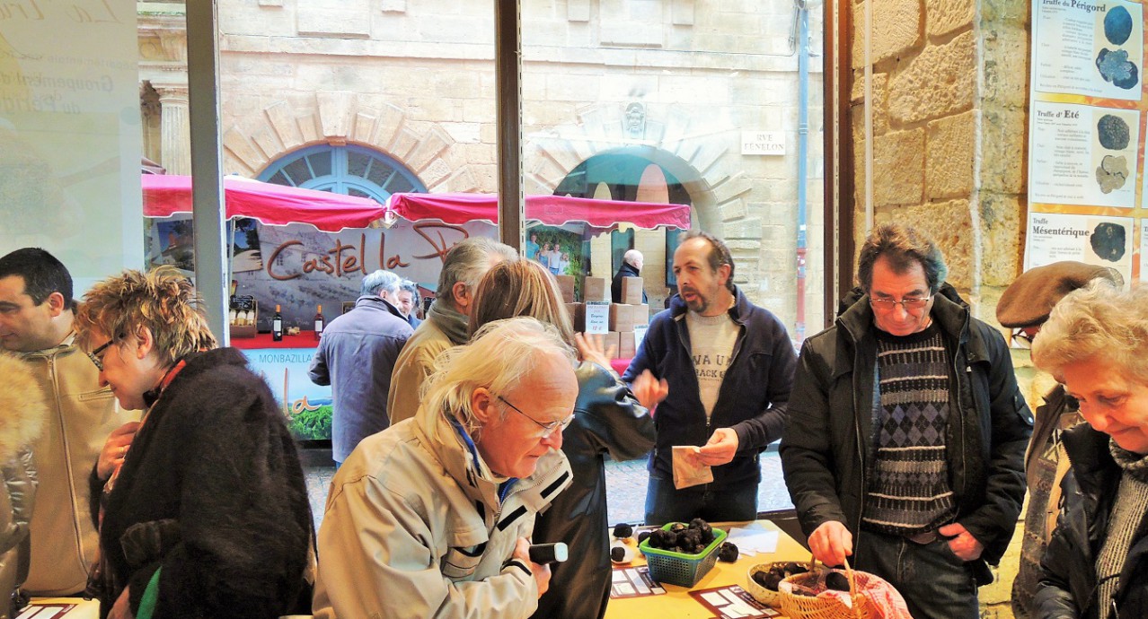 Marché donnant sur la rue Fénelon