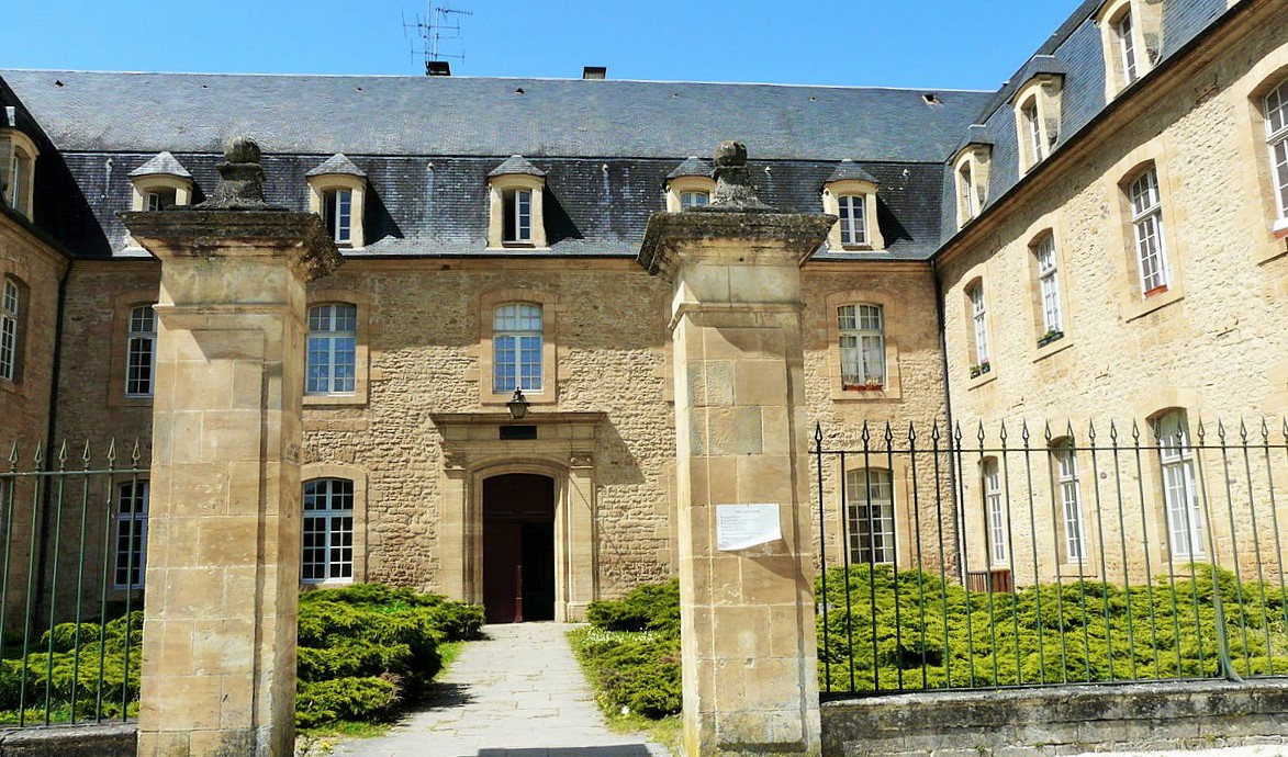 Sarlat-la-Canéda_ancien_hôpital,_30_av_Gambetta_