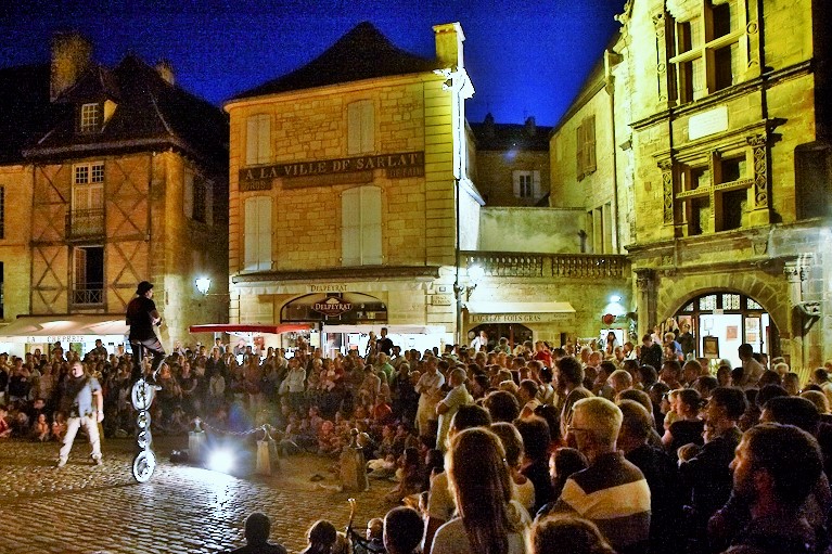 spectacle_de_rue_sarlat_dordogne