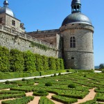 Chateau_de_Hautefort_jardins_perigord_dordogne