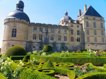 Chateau_de_Hautefort_jardins_perigord_dordogne