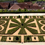 Chateau_de_Hautefort_jardins_perigord_dordogne