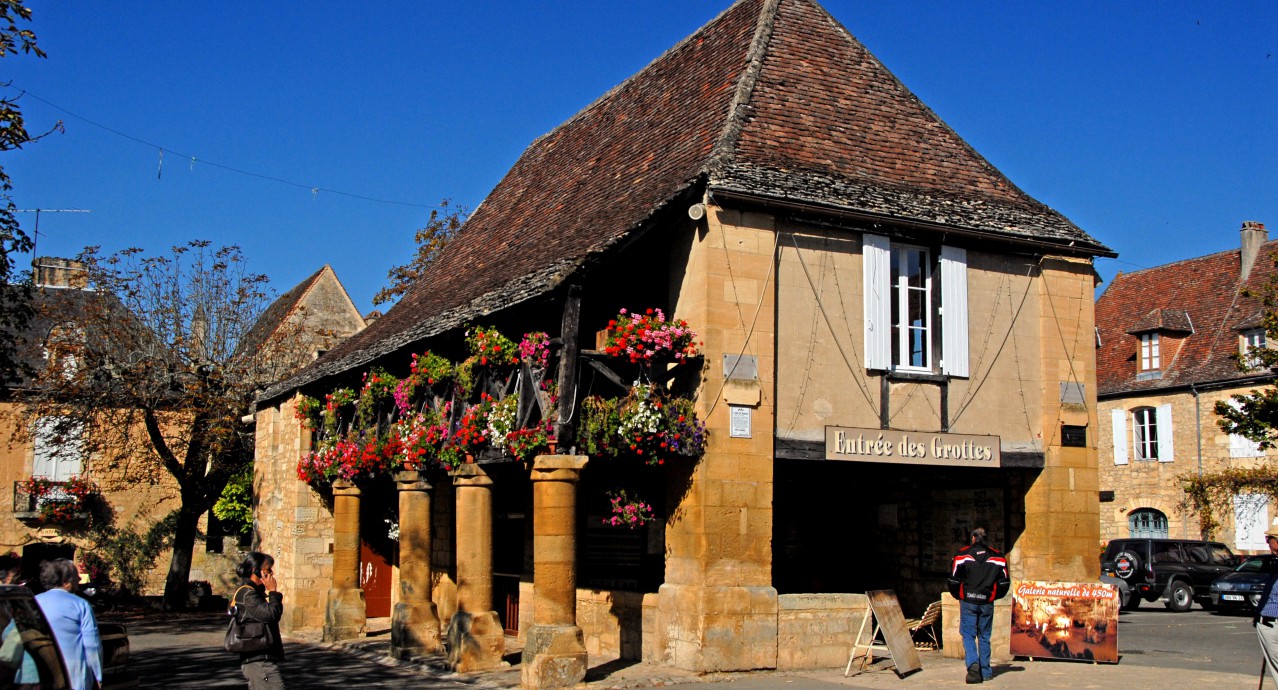 domme-périgord_dordogne_hall