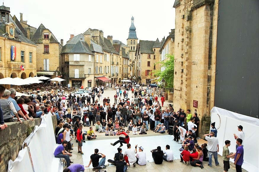 Les_arts_en_folie_sarlat_en_dordgne_source_flyker_sharing