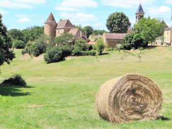 Saint-Chamassy_-_Manoir_du_XVe_siècle_et_église