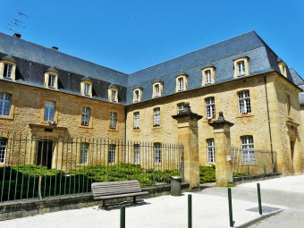 Sarlat-la-Canéda_ancien_hôpital,_30_av_Gambetta_