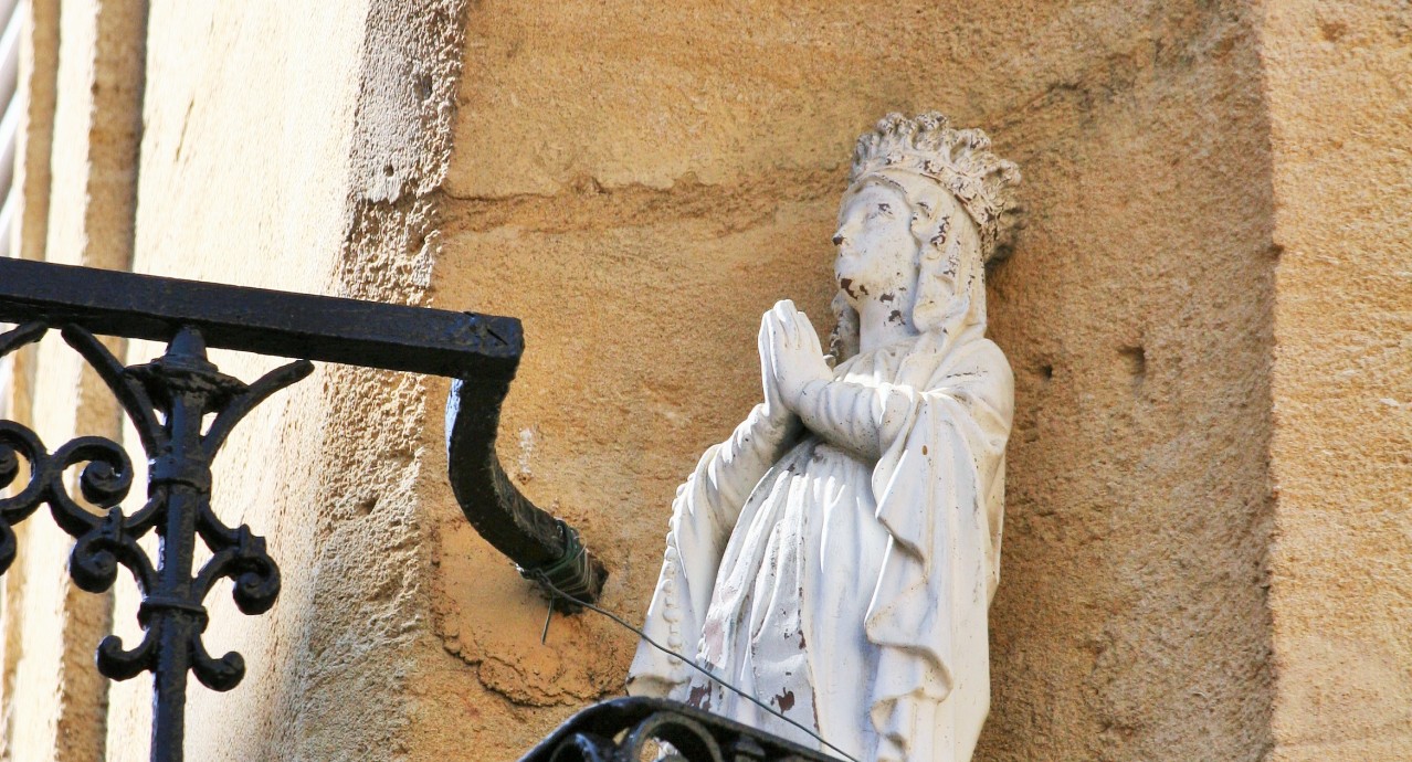 Niches mariales à Sarlat en périgord_dordogne