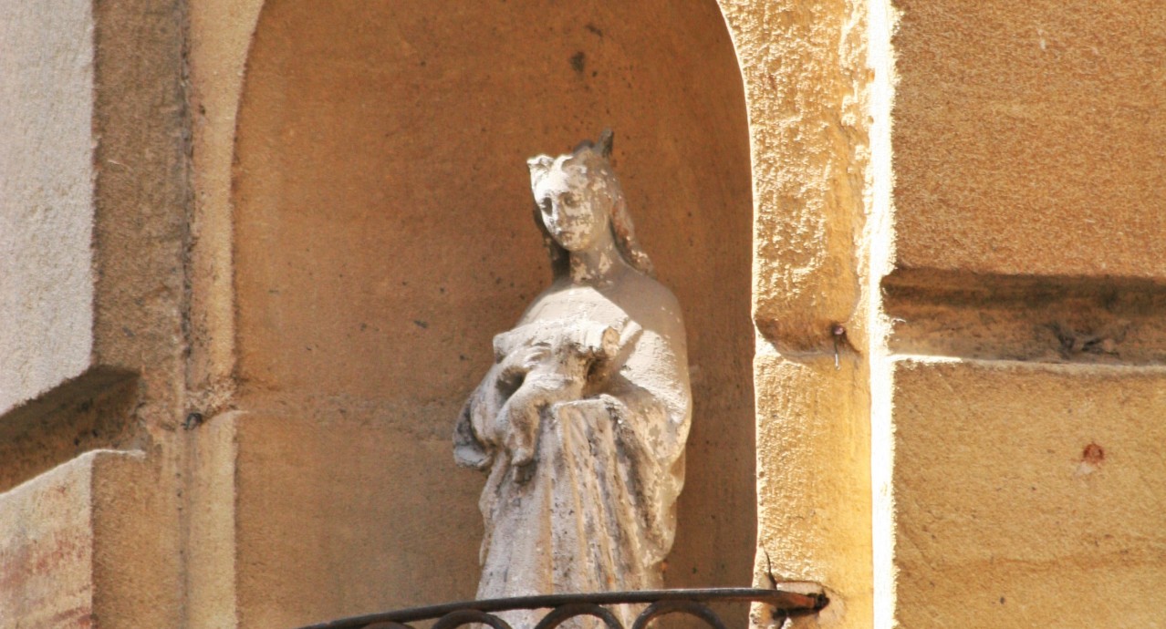 Niches mariales à Sarlat en périgord_dordogne