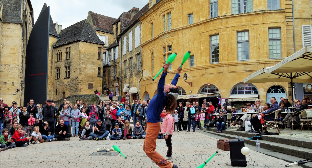 spectacle_artiste_de_rue_sarlat_dordogne