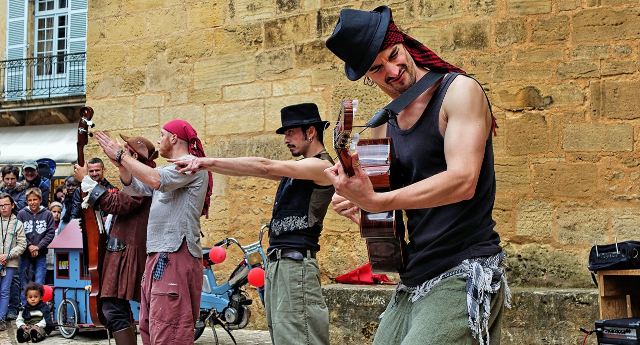 spectacle_artiste_de_rue_sarlat_dordogne