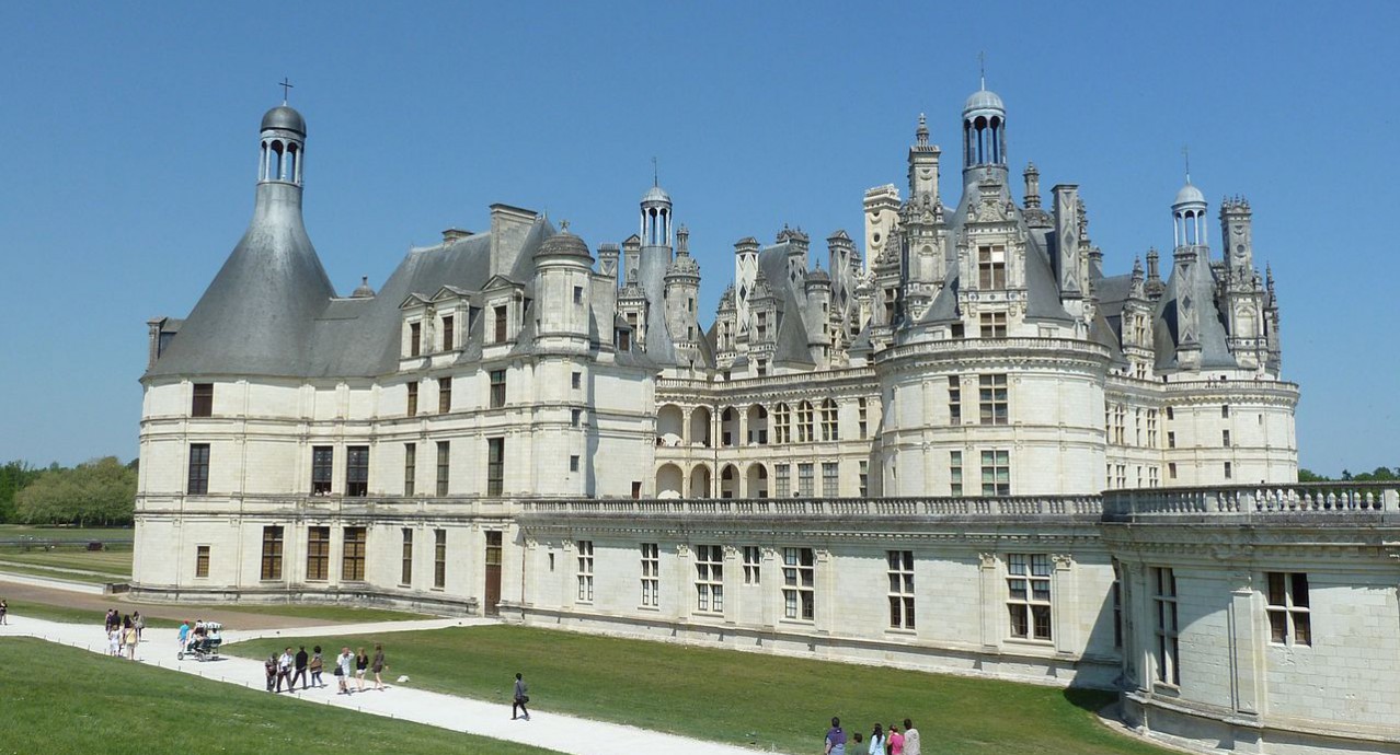 1280px-Château_de_la_Loire_Chambord