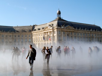 Bordeaux: effet-brouillard-Miroir-d-eau-quai-de-la-Gironde