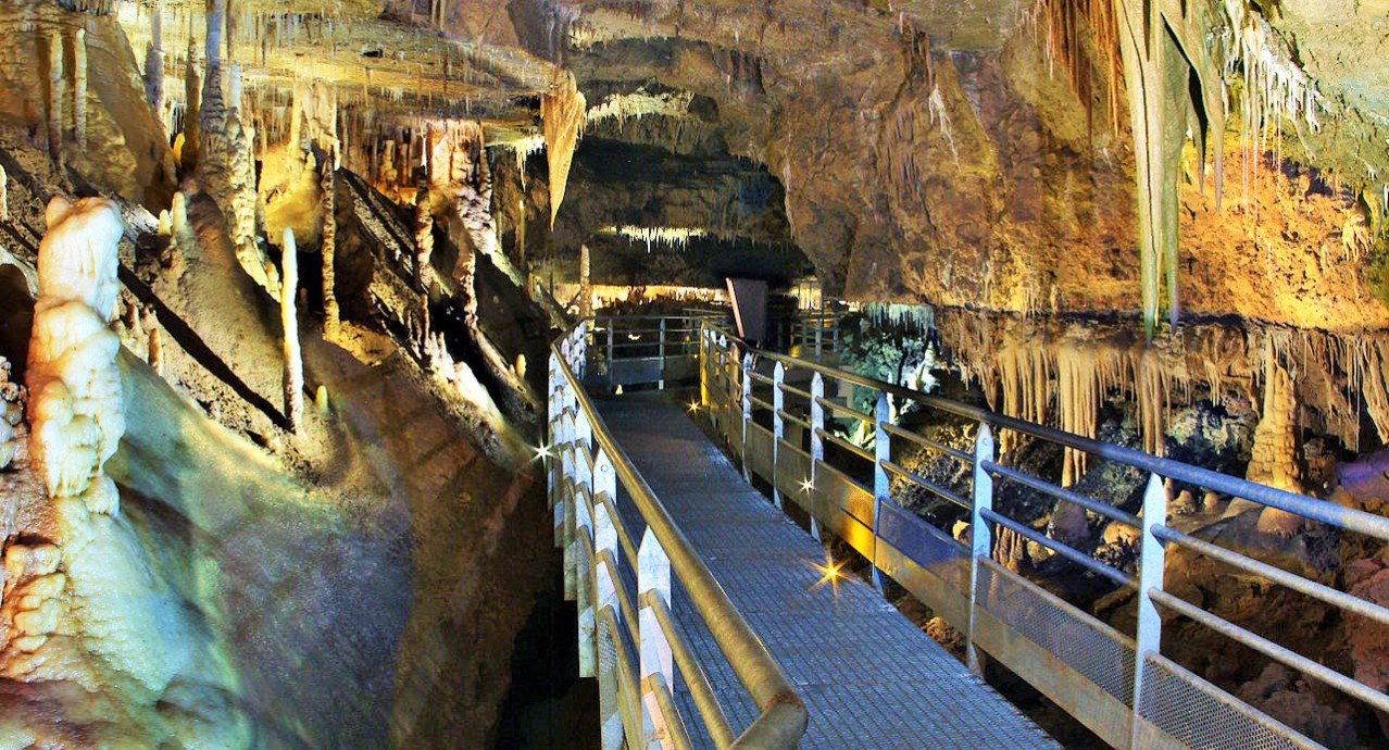 Grotte_de_Tourtoirac_Grand_massif_stalagmitique_dordogne_périgord