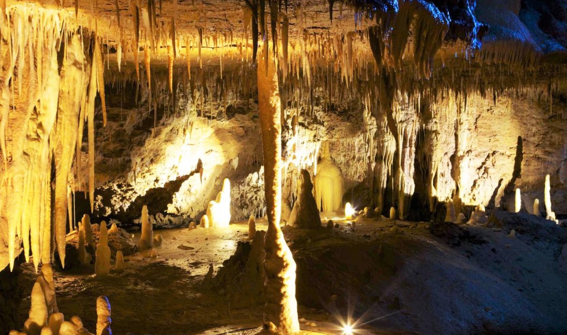 Grotte_de_Tourtoirac_Grand_massif_stalagmitique_dordogne_périgord