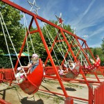 Manège au Village_du_bournat_parc_attractions_dordogne_le_bugue