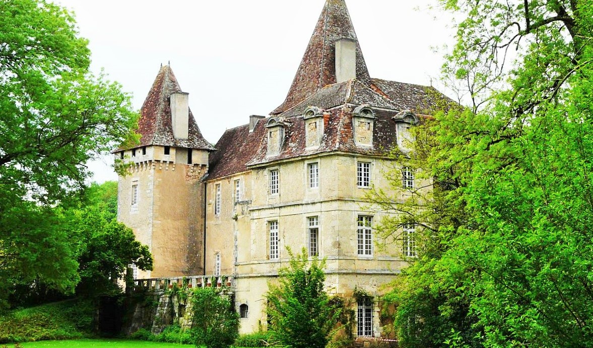 Saint-Jean-de-Côle_chateau_perigrid_dordogne