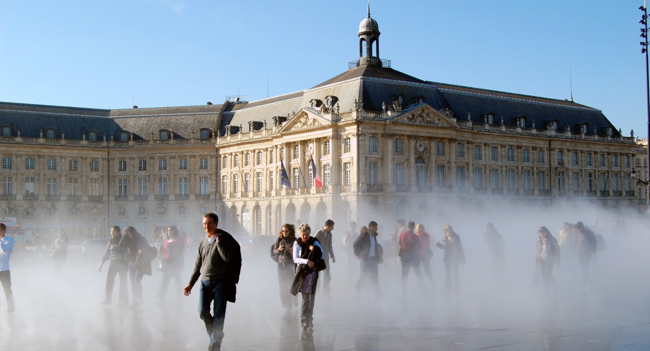 Bordeaux: effet-brouillard-Miroir-d-eau-quai-de-la-Gironde